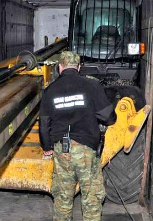Ukrainiec chciał wywieźć z Polski koparkę skradzioną w Wielkiej Brytanii!