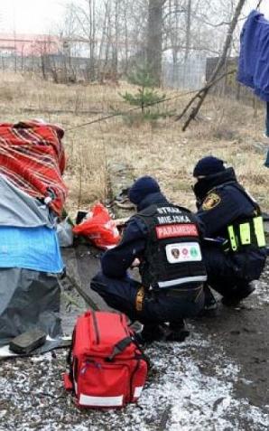 Warszawa: Podczas mrozów pomoc musi być szybka