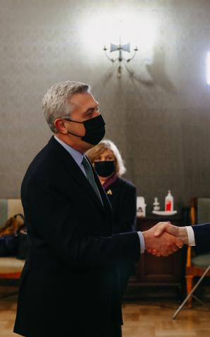 Premier spotkał się z Wysokim Komisarzem ONZ ds. Uchodźców. UNHCR zaangażuje się w pomoc, także finansową, uchodźcom z Ukrainy w Polsce