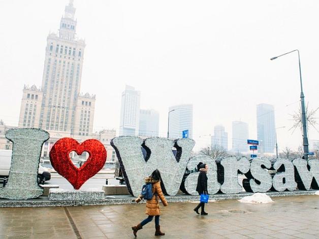 Warszawa: Iluminacja na walentynki gotowa 