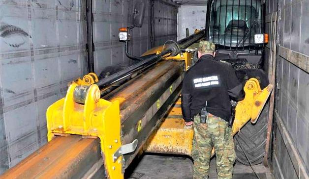 Ukrainiec chciał wywieźć z Polski koparkę skradzioną w Wielkiej Brytanii!