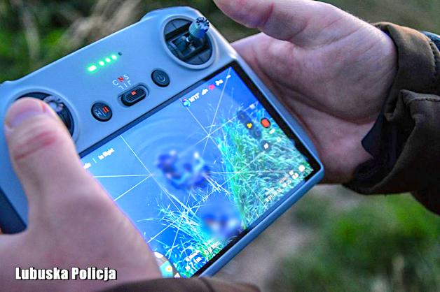 [VIDEO] Próba nielegalnego przekroczenia granicy udaremniona przez policjantów. Zatrzymani to obywatele Jemenu, Syrii oraz Afganistanu